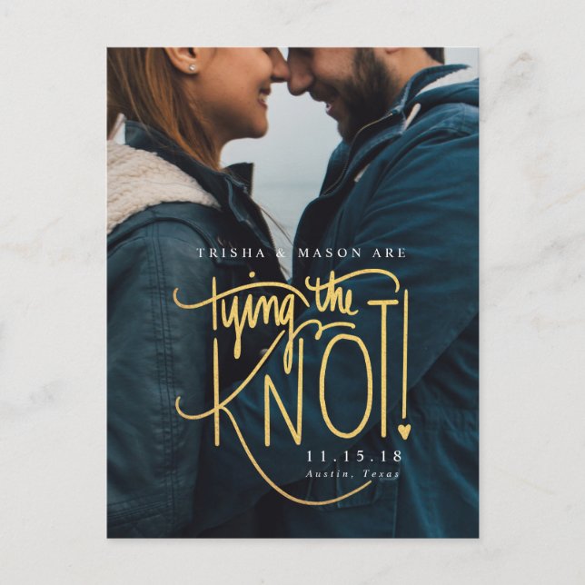 Movie Trailer Style Foto Save the Date Ankündigungspostkarte (Vorderseite)