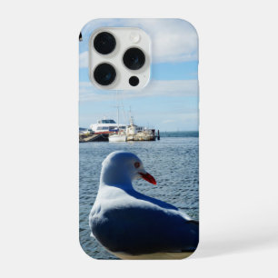 Möwe, Boote und der Ozean,   iPhone 15 Pro Hülle