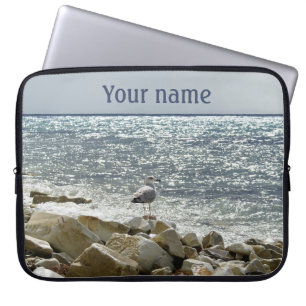 Möwe und Meeresbrandung Laptopschutzhülle