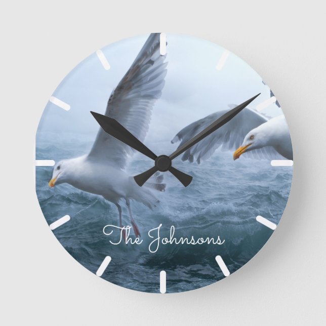 Möwen fliegen über das Meer Runde Wanduhr (Vorderseite)