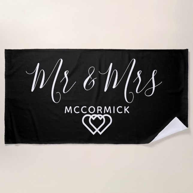 Mr. And Mrs Black and White Monogram Personalisier Strandtuch (Vorderseite)