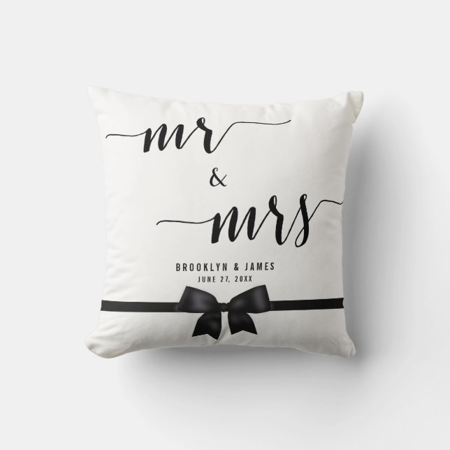 Mr. and Mrs Black and White Wedding Pillows Bow Kissen (Vorderseite)