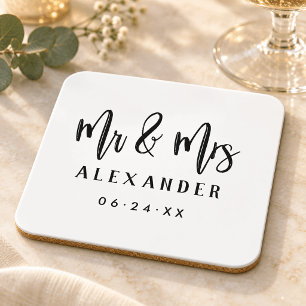 Mr. and Mrs Black Brushed Script Wedding Monogram Getränkeuntersetzer