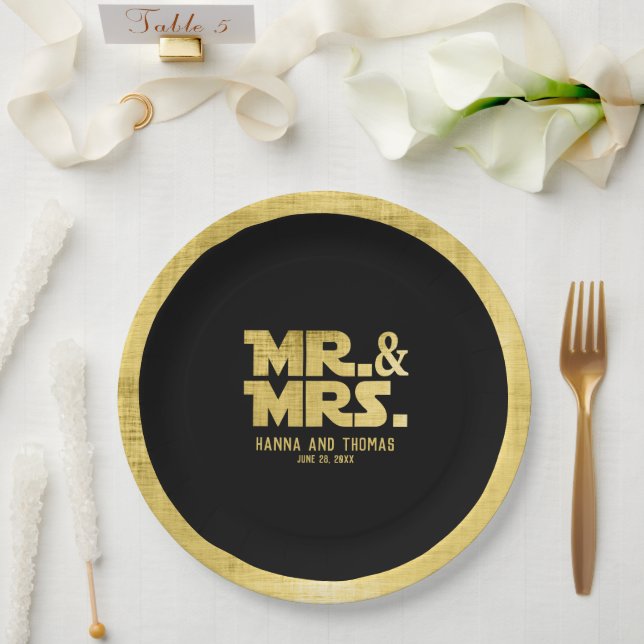 Mr. and Mrs Black Gold Sci Fi Theme Wedding Pappteller (Hochzeit)