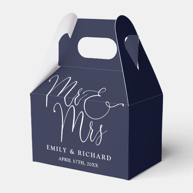 Mr. And Mrs. Elegant Script Navy Blue Wedding Geschenkschachtel (Vorderseite)