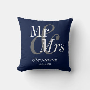 Mr. and Mrs Navy Blue Elegant Modern Wedding Gesch Kissen