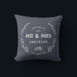 Mr. and Mrs new Zuhause tartan backer Kissen<br><div class="desc">Herr und Frau neue Zuhause oder neu gezogenes Polster. Handgezeichnete Blumendetails und kleine Hausdetails. Die Hintergrundfarbe des Tartan Karos kann geändert werden.</div>