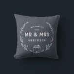 Mr. and Mrs new Zuhause tartan backer Kissen<br><div class="desc">Herr und Frau neue Zuhause oder neu gezogenes Polster. Handgezeichnete Blumendetails und kleine Hausdetails. Die Hintergrundfarbe des Tartan Karos kann geändert werden.</div>