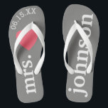 Mr. and Mrs. Personalisiert Honeymoon with Heart Flip Flops<br><div class="desc">Ein perfektes Design für eine Hochzeit am Strand oder für die Hochzeitsreise. Ändern Sie die Frau zu Herrn,  um ein Koordinierungspaar zu machen.</div>