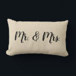 Mr. and Mrs. Script Bedroom Wedding Pillow Lendenkissen<br><div class="desc">Unser Mr. und Mrs. Script Kissen ist das perfekte Geschenk für frische Weds.</div>