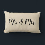 Mr. and Mrs. Script Bedroom Wedding Pillow Lendenkissen<br><div class="desc">Unser Mr. und Mrs. Script Kissen ist das perfekte Geschenk für frische Weds.</div>