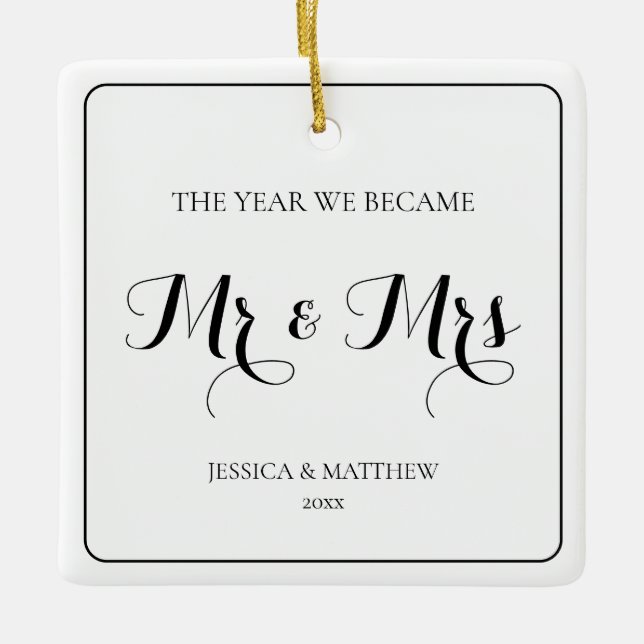 Mr. and Mrs Simple Minimalistisch Black Newlywed C Keramikornament (Vorderseite)