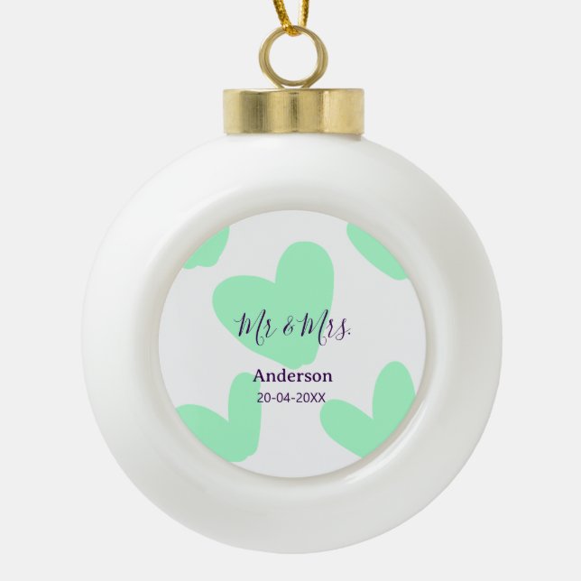 Mr & Mrs add family name date year wedding favor  Keramik Kugel-Ornament (Vorderseite)