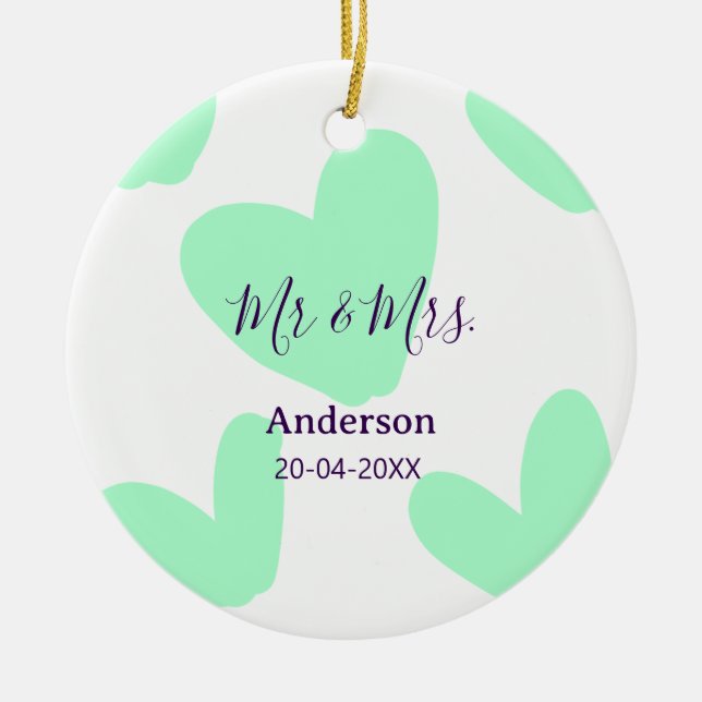 Mr & Mrs add family name date year wedding favor  Keramik Ornament (Vorne)