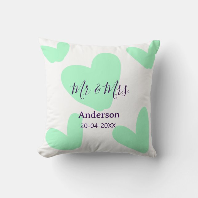 Mr & Mrs add family name date year wedding favor  Kissen (Vorderseite)