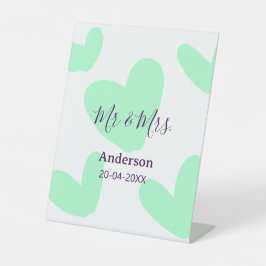 Mr & Mrs add family name date year wedding favor  Sockelschild