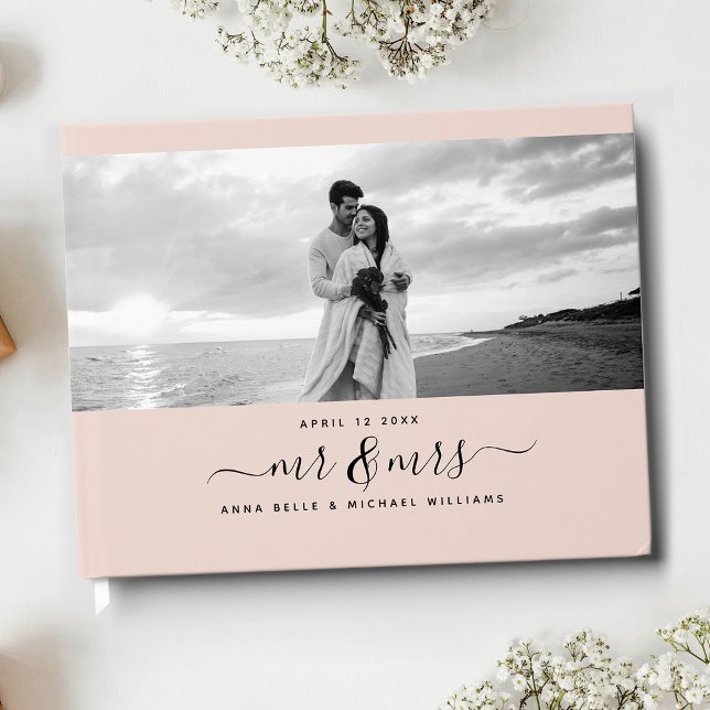 Mr & Mrs. Elegant Script Blush Pink Foto Wedding Gästebuch (Von Creator hochgeladen)