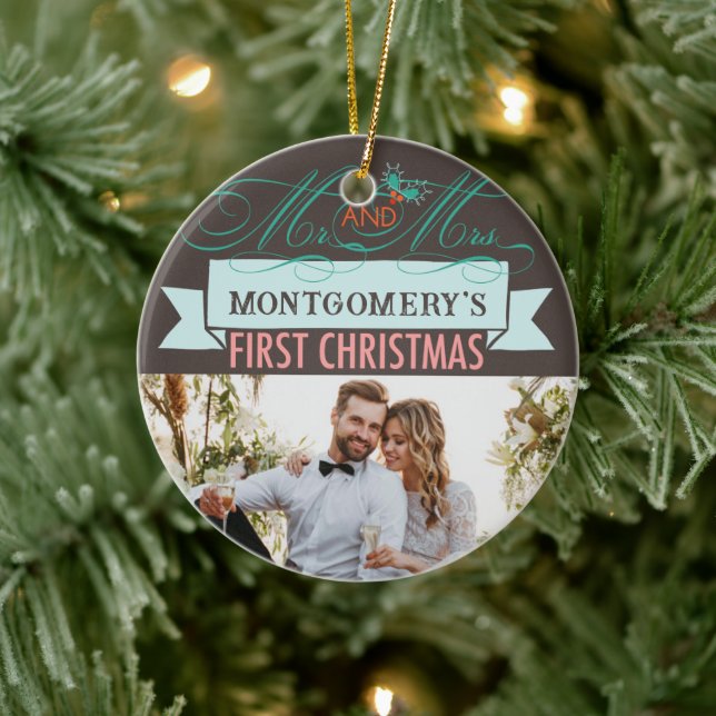 Mr & Mrs. First Christmas Mistletoes Foto Wedding Keramikornament (Baum)