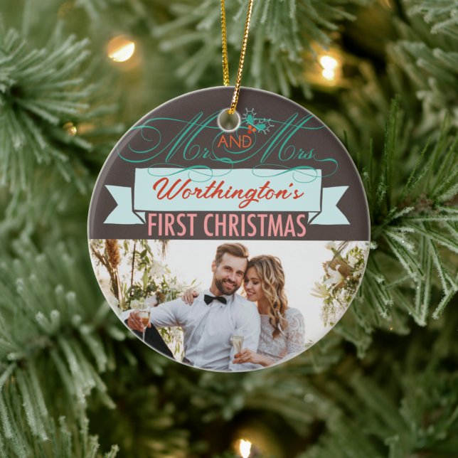 Mr & Mrs. First Christmas Mistletoes Foto Wedding Keramikornament (Baum)