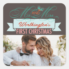 Mr & Mrs. First Christmas Mistletoes Foto Wedding Quadratischer Aufkleber