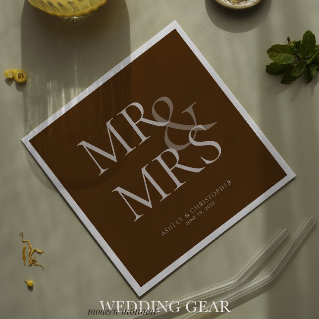 MR&MRS. Minimal Typographic Brown Cocktail Serviette (Von Creator hochgeladen)