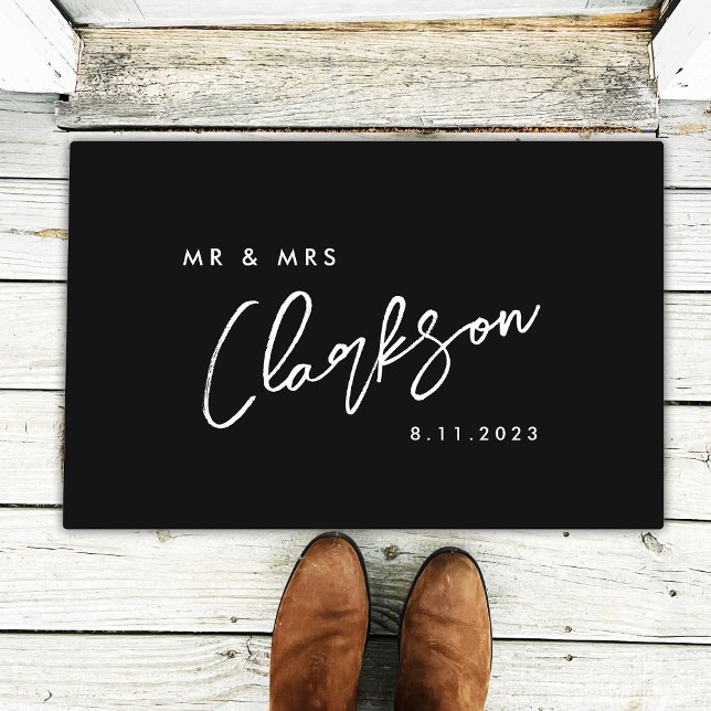 Mr Mrs Monogram Handwriting Script Modern Black Fußmatte (Von Creator hochgeladen)