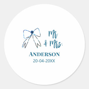 Mr. & Mrs. Name Datum Gastgeschenk Hochzeit blau g Runder Aufkleber