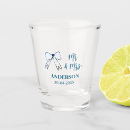 Mr. & Mrs. Name Datum Gastgeschenk Hochzeit blau g Schnapsglas