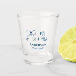 Mr. & Mrs. Name Datum Gastgeschenk Hochzeit blau g Schnapsglas