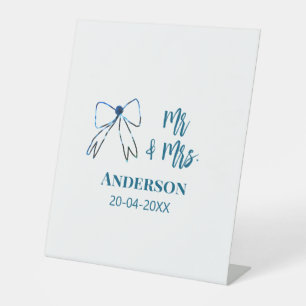 Mr. & Mrs. Name Datum Gastgeschenk Hochzeit blau g Sockelschild