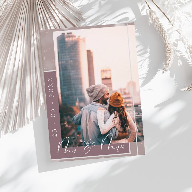 Mr & Mrs Plum Lila White Script Foto Save The Date (Von Creator hochgeladen)