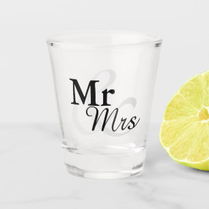 Mr&Mrs Simple Elegant Typografy Gastgeschenk Hochz Schnapsglas