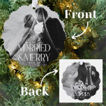 Mr & Mrs. Verheiratet and Merry First Christmas Ornament Karte<br><div class="desc">Feiern Sie Ihr erstes Weihnachtsfest als verheiratetes Paar mit unserem "Mr. & Mrs. Verheiratet und fröhlich First Christmas Ornament Card." Diese elegante Karte verdoppelt sich als ein hochgeschätztes Sake-Ornament. Mit Platz für zwei Fotos, eins vorne und eins hinten, können Sie stolz Ihre besonderen Momente zeigen. Die moderne Typografie lautet "Verheiratet...</div>