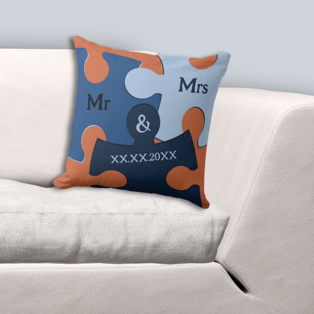 Mr & Mrs Wedding Date Blue & Orange Puzzle Pieces Kissen (Mr & Mrs Wedding Date Blue & Orange Puzzle Pieces Throw Pillow)