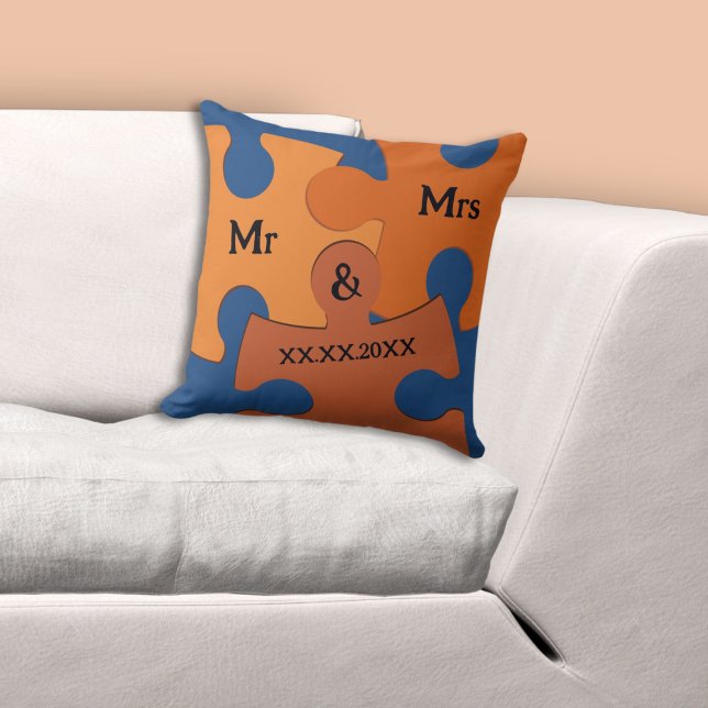 Mr & Mrs Wedding Date Orange & Blue Jigsaw Pieces Kissen (Mr & Mrs Wedding Date Orange & Blue Jigsaw Pieces Throw Pillow)