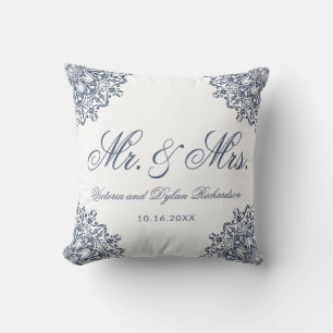 Mr & Mrs Wedding White Blue Elegant Script Kissen
