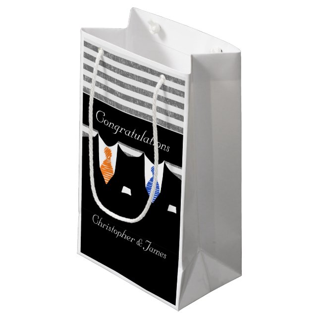 Mr. und Mr. Anzugs Wedding Personalisiert Blue Ora Kleine Geschenktüte (Vorderseite Schrägansicht)