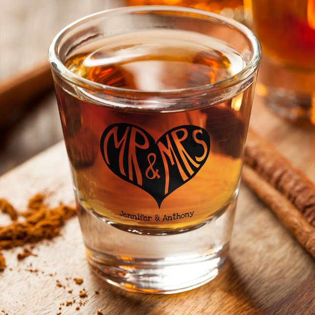 Mr. und Mrs. Black Heart Shape Wedding Schnapsglas (Von Creator hochgeladen)