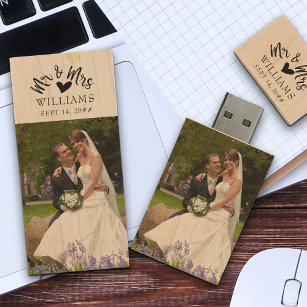Mr. und Mrs. Brush Script Wedding Fotos Holz USB Stick