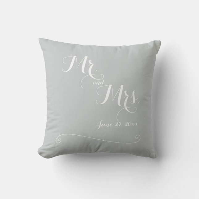 Mr. und Mrs. Elegant Gray White Wedding Pillows Kissen (Vorderseite)