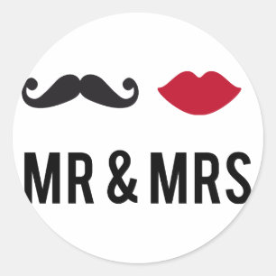 mr. und mrs. mit Schnurrbart und roten Lippen Runder Aufkleber