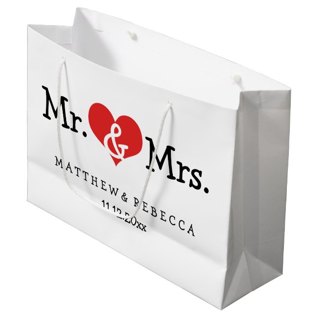 Mr. und Mrs. Red Heart Wedding Personalisiert Große Geschenktüte (Vorderseite Schrägansicht)