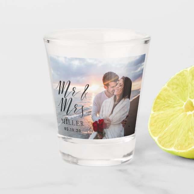 Mr. und Mrs. Wedding Foto Personalisiert Schnapsglas (Vorderseite)