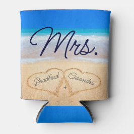 Mrs. Beach Wedding Hearts in Sand Can Cooler Dosenkühler