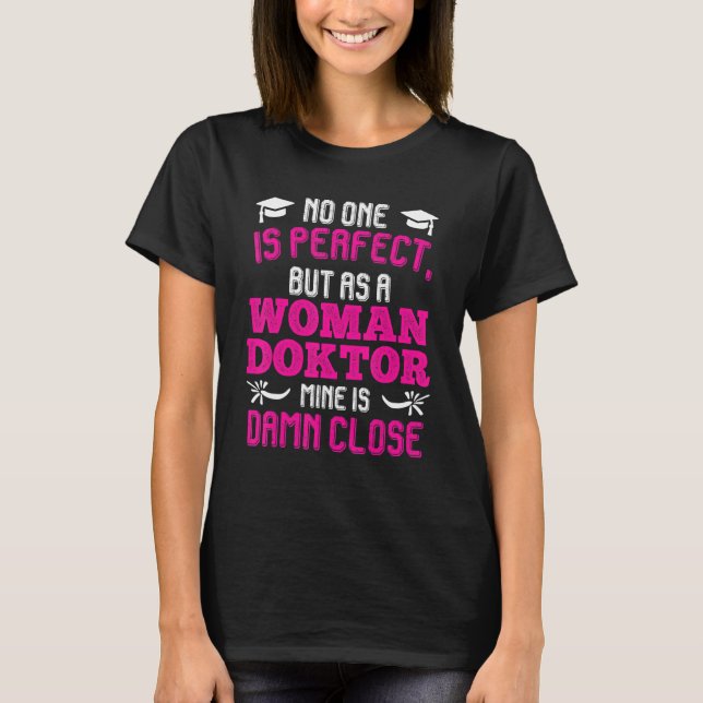 Mrs Doctor Is Always Right Doctorate Degree Ph.D T-Shirt (Vorderseite)
