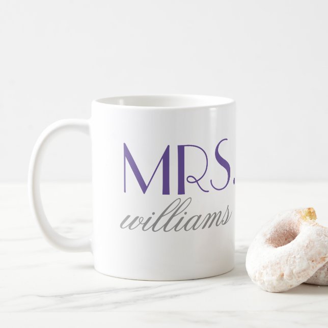 Mrs. Elegant Lila Personalisiert Wedding Monogram Kaffeetasse (Mit Donut)