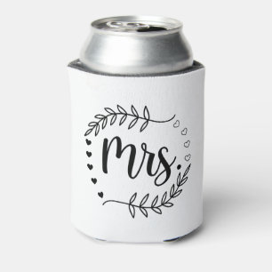 Mrs. Ever After – Elegantes Herz & Lorbeer-Emblem Dosenkühler