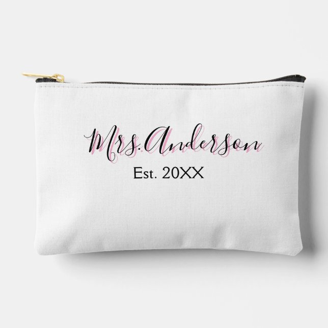 Mrs. Familienname Vorname schwarz pink est Jahr mo Zubehörtasche (Vorderseite)