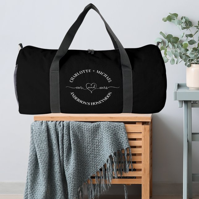 Mrs Flitterwochen Schwarz-weiße Jungvermählte Duffle Bag (Von Creator hochgeladen)