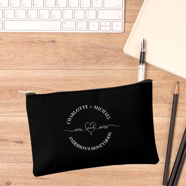 Mrs Flitterwochen Schwarz-weiße Jungvermählte Zubehörtasche (Von Creator hochgeladen)